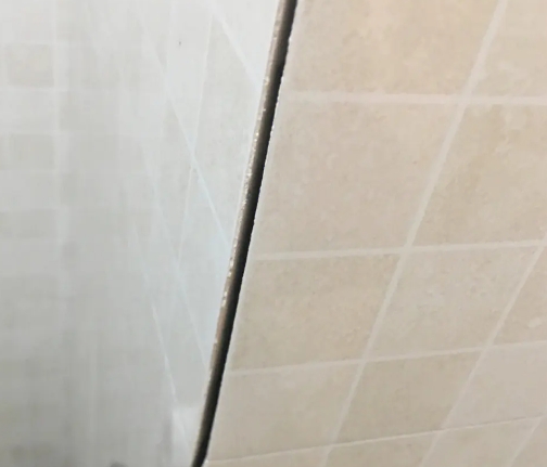 晋江瓷砖空鼓维修公司分享阳台瓷砖脱落的修复过程可以分为以下几个步骤